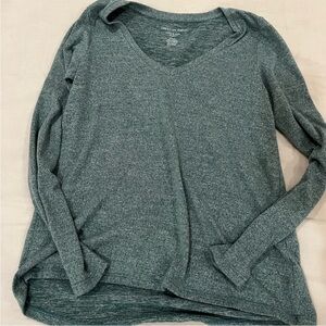 American Eagle Outfitters Green Long Sleeve Tee